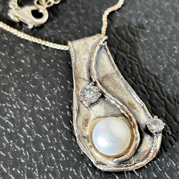 Elegant Sterling Silver Teardrop Pearl Pendant Necklace - Picture 3 of 7
